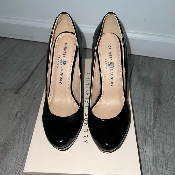 Black Stilettos size 8 - Picture 2 of 8